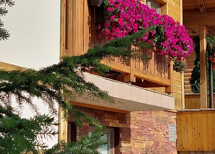 Villa Natural Wood